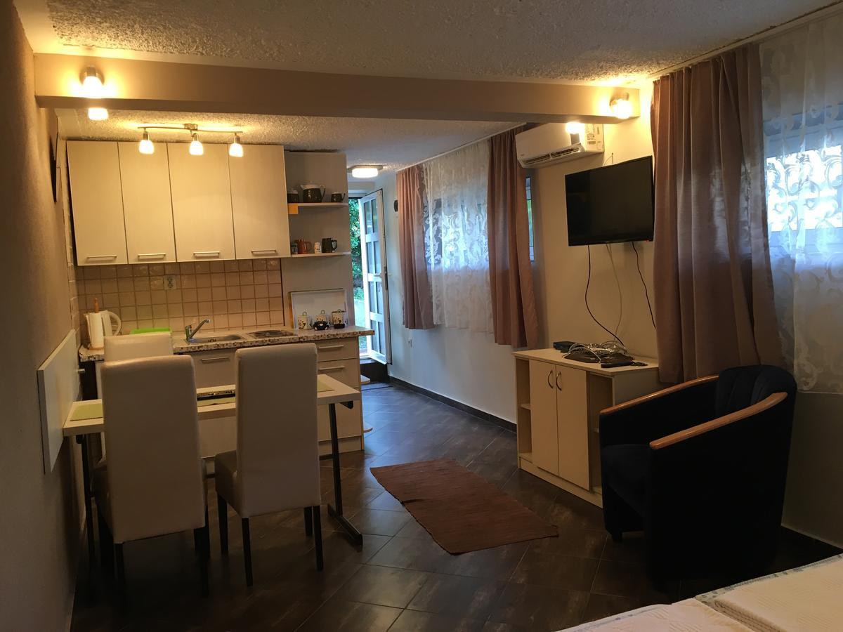 Apartment Garden Котор Екстер'єр фото